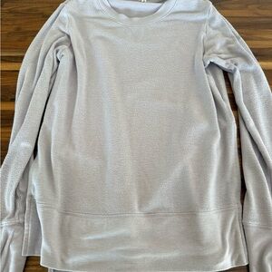 Alo Yoga Glimpse Long Sleeve Shirt with Side Slits, Light Lilac